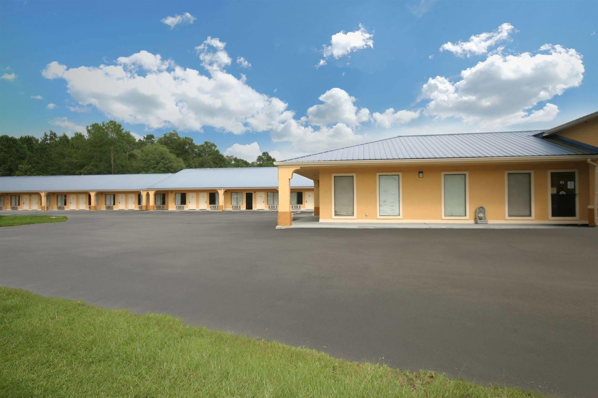 Days Inn By Wyndham Defuniak Springs Exterior photo