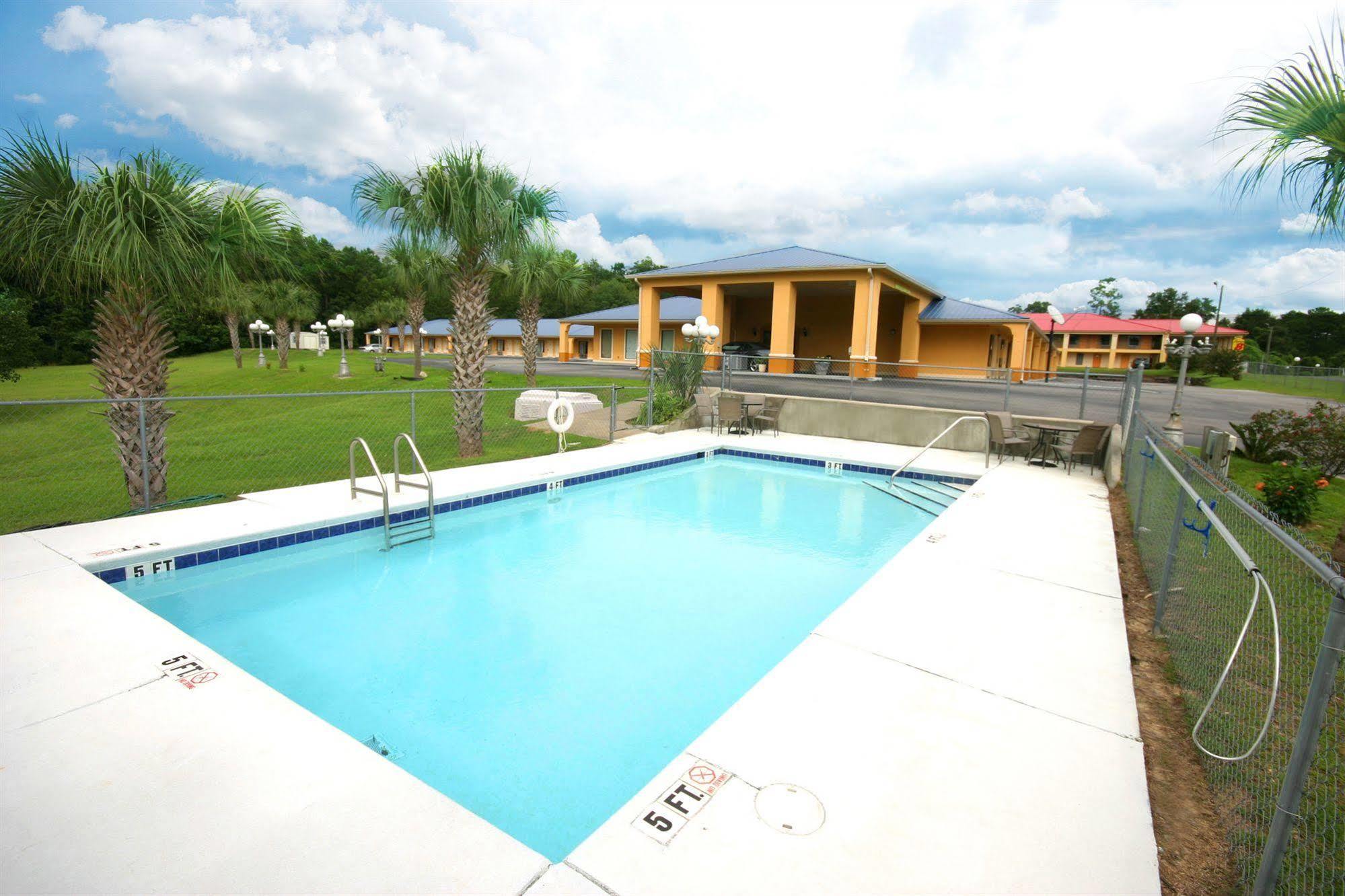 Days Inn By Wyndham Defuniak Springs Exterior photo