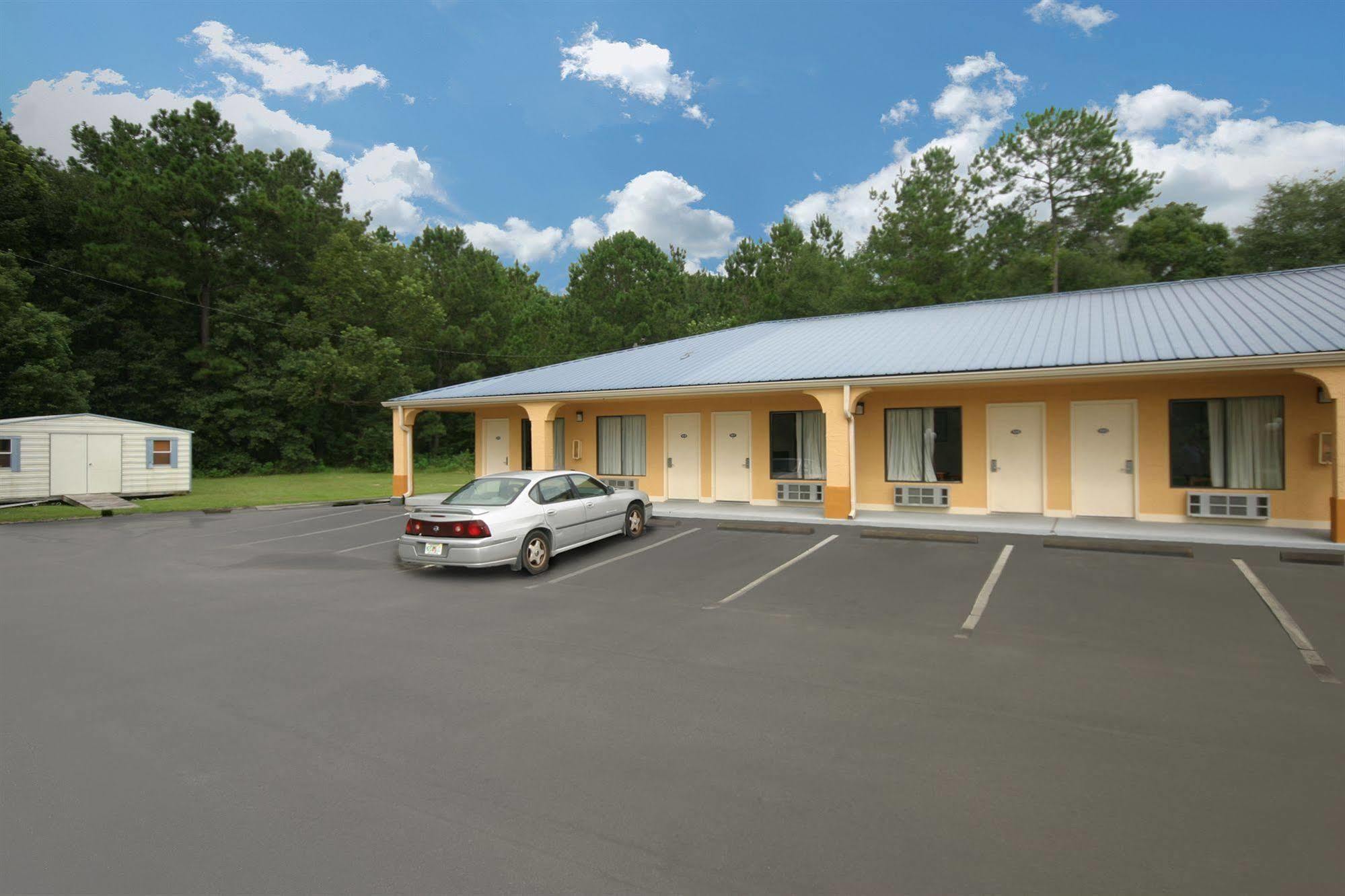 Days Inn By Wyndham Defuniak Springs Exterior photo