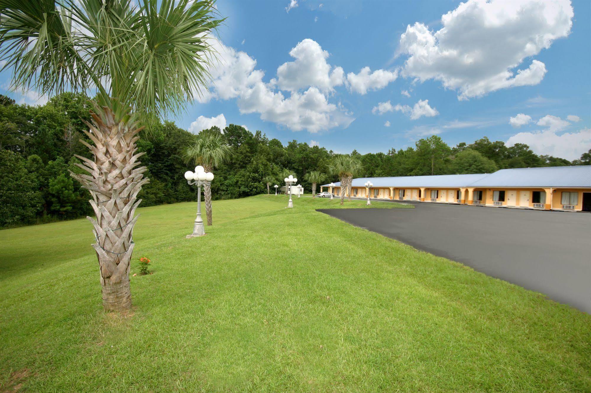 Days Inn By Wyndham Defuniak Springs Exterior photo